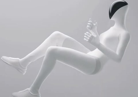 The head unit of the XPeng IRON robot, featuring a 3D curved display