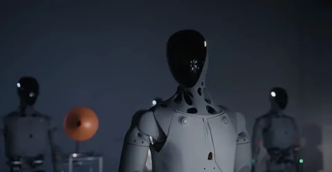 Tesla vs. XPeng: Itt vannak a robotok háborúi 🍿