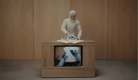 A 1X NEO robotja videók alapján tanul, nem unalmas tréninggel