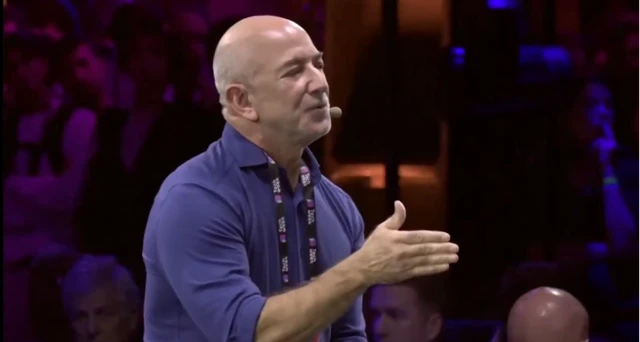 Bezos 100 milliárdot gyűjt: MI-vel váltaná le az emberi munkát