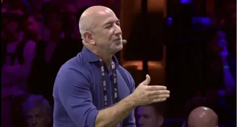 Bezos 100 milliárdot gyűjt: MI-vel váltaná le az emberi munkát