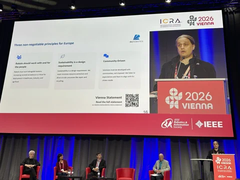 Francesco Ferro, az euRobotics elnöke, a Bécsi Nyilatkozat három alappillérét ismerteti az ICRA 2026 konferencián.