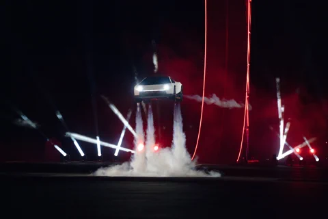 Tesla repülő Roadstere áttöri a fizika határait SpaceX fúvókákkal