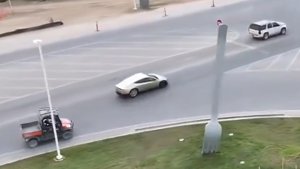 Cybercab a Gigafactory Texas közelében az utakon