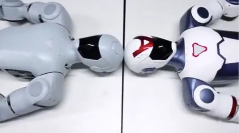 Az X-en közzétett Humanoids Daily bejegyzés képernyőképe, amely a Unitree R1 gyártási ütemtervéről számol be.