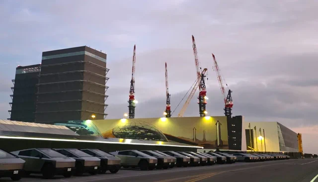 SpaceX: £200M GigaBay for Mass Rocket Production