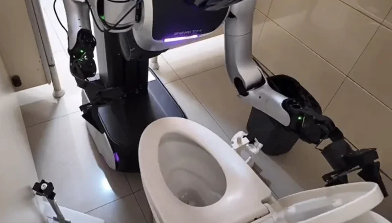 Humanoid robotok végre munkára fogva, WC-t takarítanak Kínában