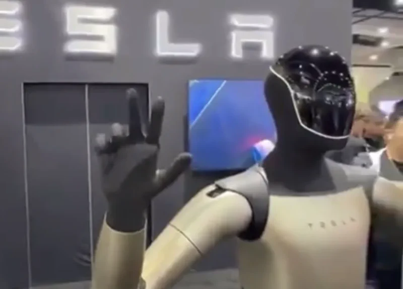 Tesla új Optimus kezei az egekbe törnek