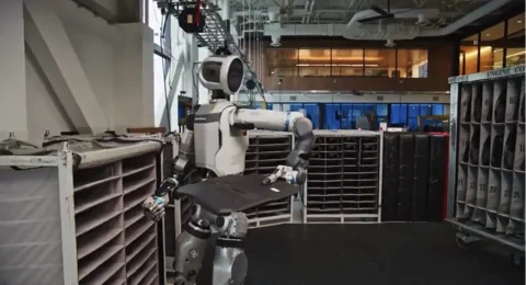 Hyundai Atlas humanoid robotok hadseregét rendeli