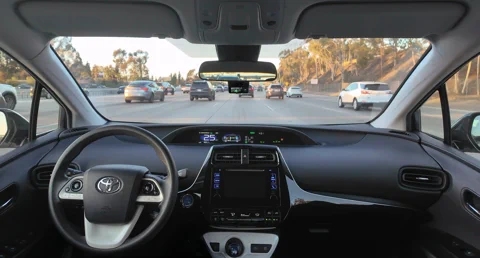 A Comma Four csökkenti az ADAS hardvert, megtartja az árat