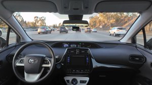 A Comma Four csökkenti az ADAS hardvert, megtartja az árat