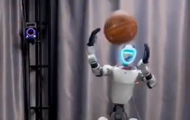 Videókból tanulnak focizni és bokszolni a robotok a HumanX-szel
