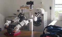 8000 dolláros robot hajtogatja a ruháit – egy kis segítséggel