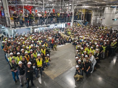 Legördült a szalagról a Tesla első Cybercab robotaxija