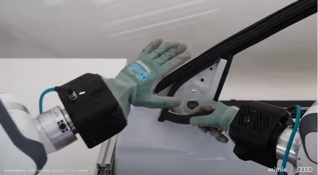 AI-vezérelt robotkezeket állított munkába az Audi