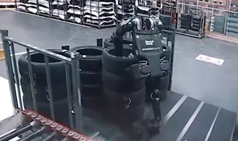 350 fejetlen humanoid robotot állít csatasorba a Renault