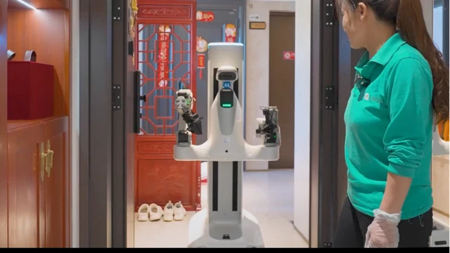 Ember és robot kéz a kézben: jön a hibrid takarítóbrigád