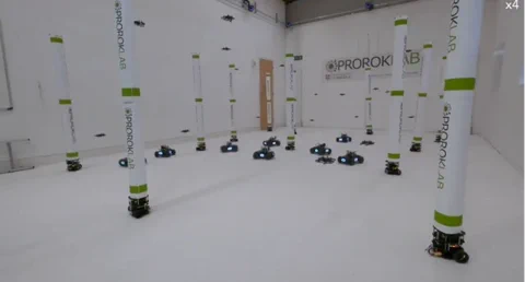 Agresszív akrobatika: Cambridge-i MI vezérli a drónrajokat