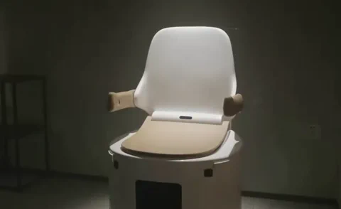 Ez a robotvécé házhoz megy, majd 13 000 dollárért öntisztul