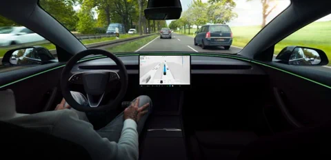 Elindult az európai robotaxi-verseny, emberi lábjegyzettel