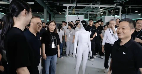 Az XPENG első humanoid robotja legördült a gyártósorról