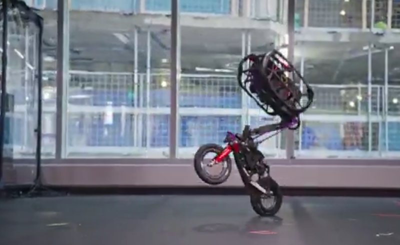 AI robotok felülmúlják az embereket a motoros kaszkadőrmutatványokban