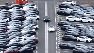 A Tesla felügyelet nélküli FSD-je szállítja az autókat a Giga Berlinben