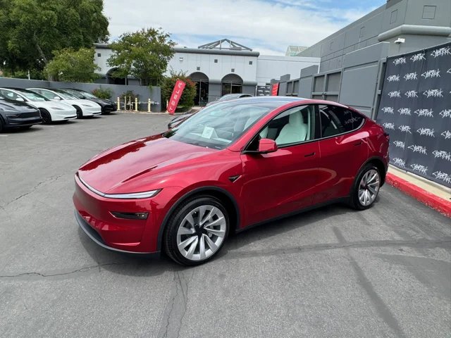 A Tesla vezető nélküli autókat tesztel Austin utcáin, önkiszállítást jelent be