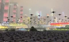 Kína vezet a drónrajok technológiájában lenyűgöző bemutatóval