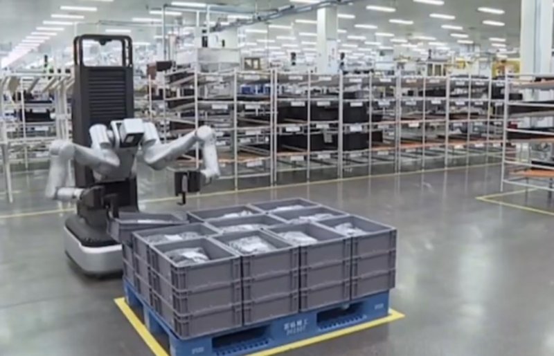 Az AGIBOT A2-W robotja forradalmasítja a gyári logisztikát