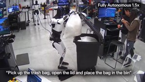 A Tesla Optimus már internetes videókból tanul, és kidobja a szemetet
