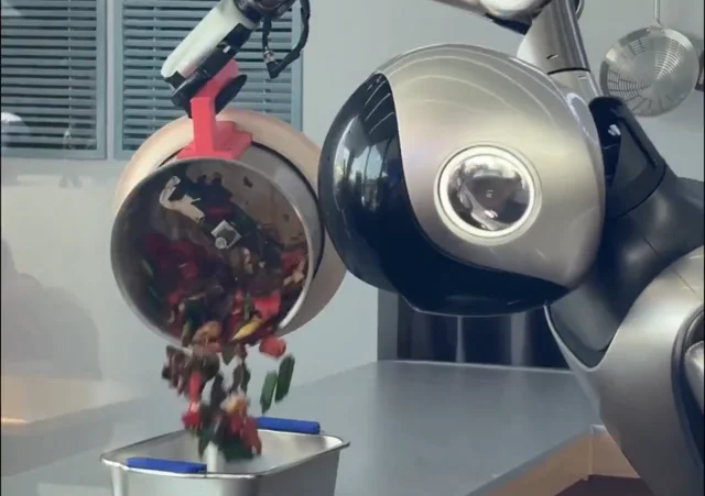 Robotséf R1: Vihart kavar Sanghajban