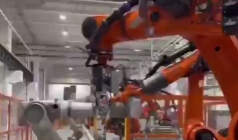 KUKA robotok építenek KUKA robotokat Kínában