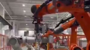 KUKA robotok építenek KUKA robotokat Kínában