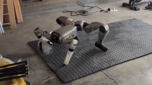 Az Unitree G1 humanoid robot elfelejt járni