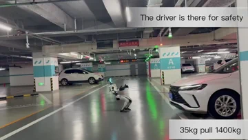 Unitree G1 robot 1400 kg-os autót vontat