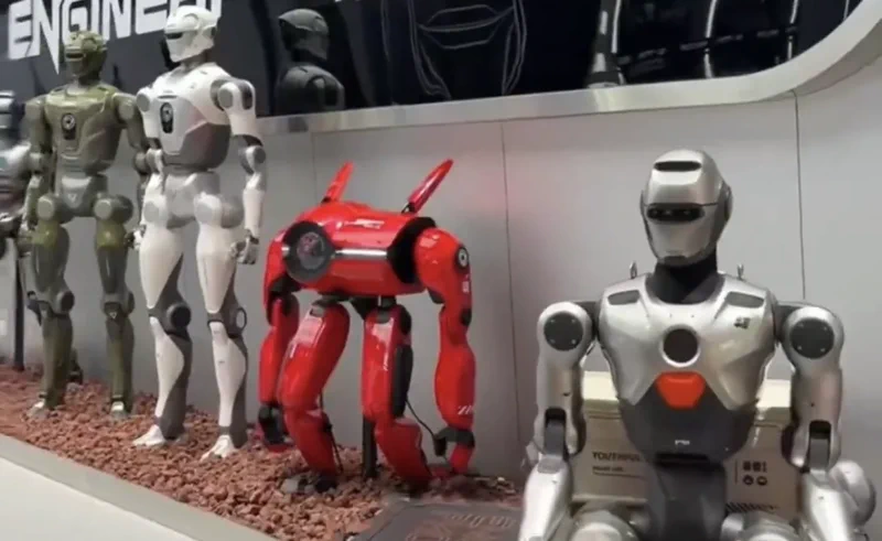 Shenzhen robotboltban kungfu robotok!