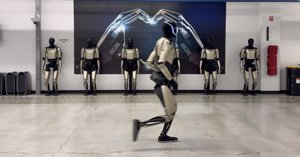 Az Optimus robot fut a Tesla laborjában