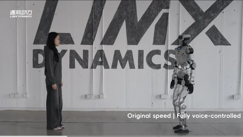 LimX Oli Robot figyel, engedelmeskedik és táncol