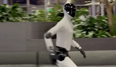 Figure robotja fut, Tesla kocogását felülmúlva