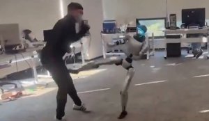 A robot arculás fájdalmas metafora 2025-re