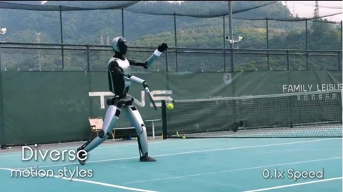 Az UBTECH Walker S2 robotja ütős teniszütést tud!