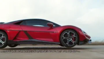 A BYD önvezető szupersportkocsija ugrani tud. Nem viccelünk.