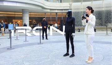 Ijesztően élethű az XPeng IRON humanoidjának járása