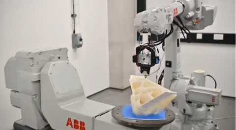Ez az ABB robot íveket nyomtat, nem palacsintát