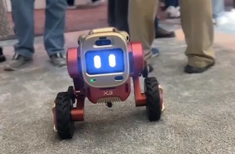Rovar X3: A Sentigent robotja, amely árnyékként követ a szabadban