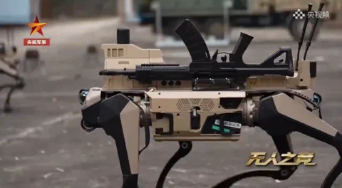 Gépkarabéllyal támad a kínai robotfarkas-falka