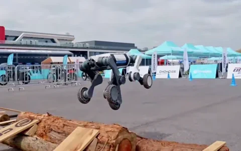 DEEP Robotics Lynx M20 Tears Up an Off-Road Track
