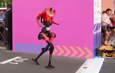 HONOR Robot Crushes Human Half Marathon Record