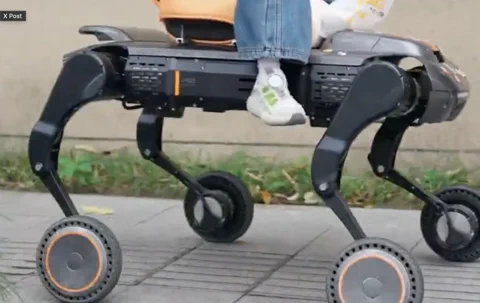 A Unitree B2 robotkutyája dadusként viszi iskolába a gyereket